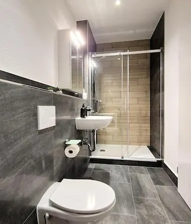 2 Naehe Rhein Mit Verkehrsanbindung * Висбаден