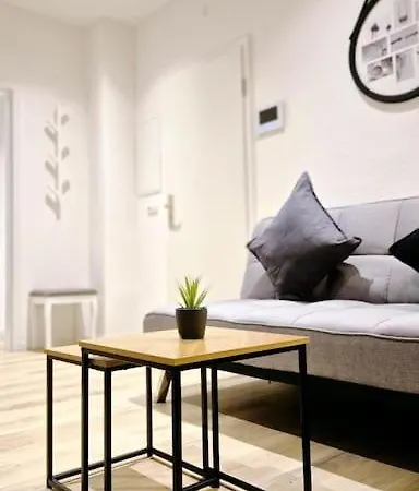 2 Naehe Rhein Mit Verkehrsanbindung