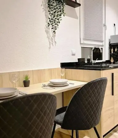 2 Naehe Rhein Mit Verkehrsanbindung